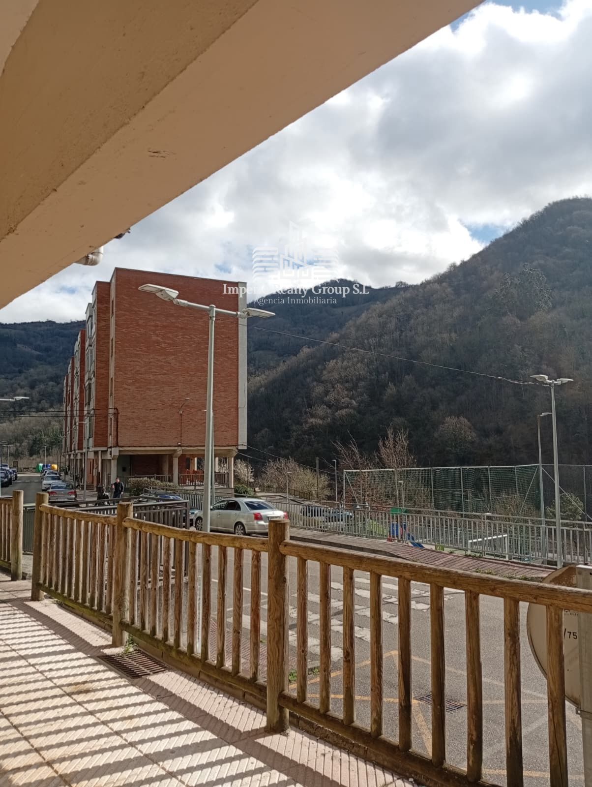 🏡 Piso exterior de 3 dormitorios con terrazas y vistas a la montaña en Oyanco – 48.000 €