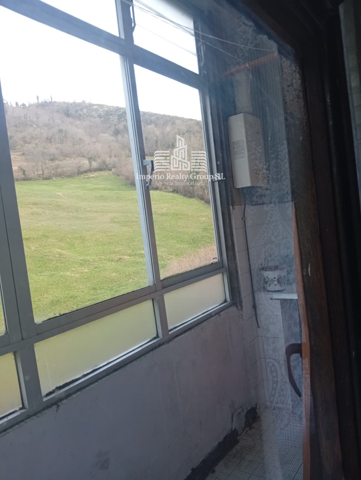 🏡 Piso exterior de 3 dormitorios con terrazas y vistas a la montaña en Oyanco – 48.000 €