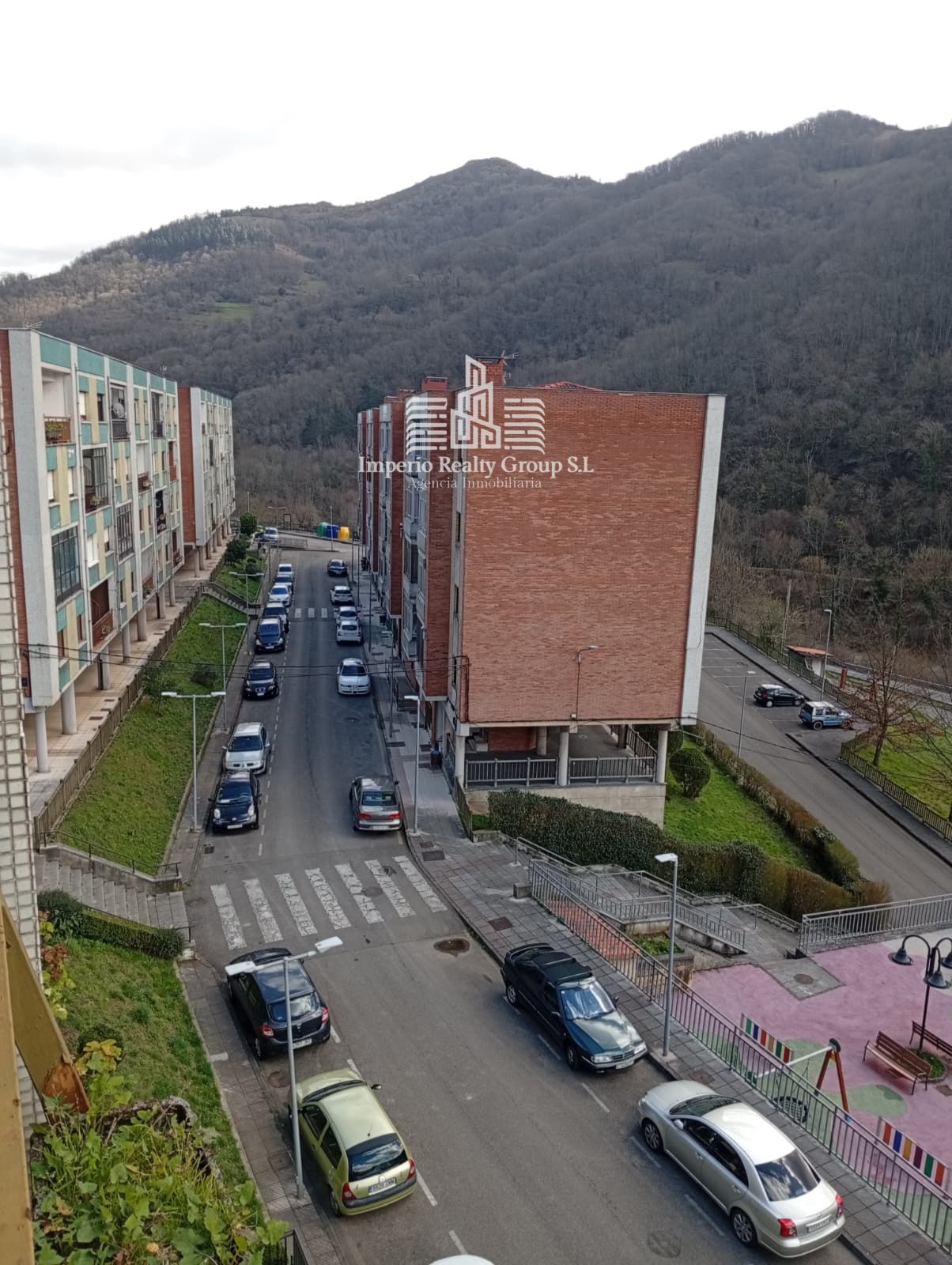 🏡 Piso exterior de 3 dormitorios con terrazas y vistas a la montaña en Oyanco – 48.000 €