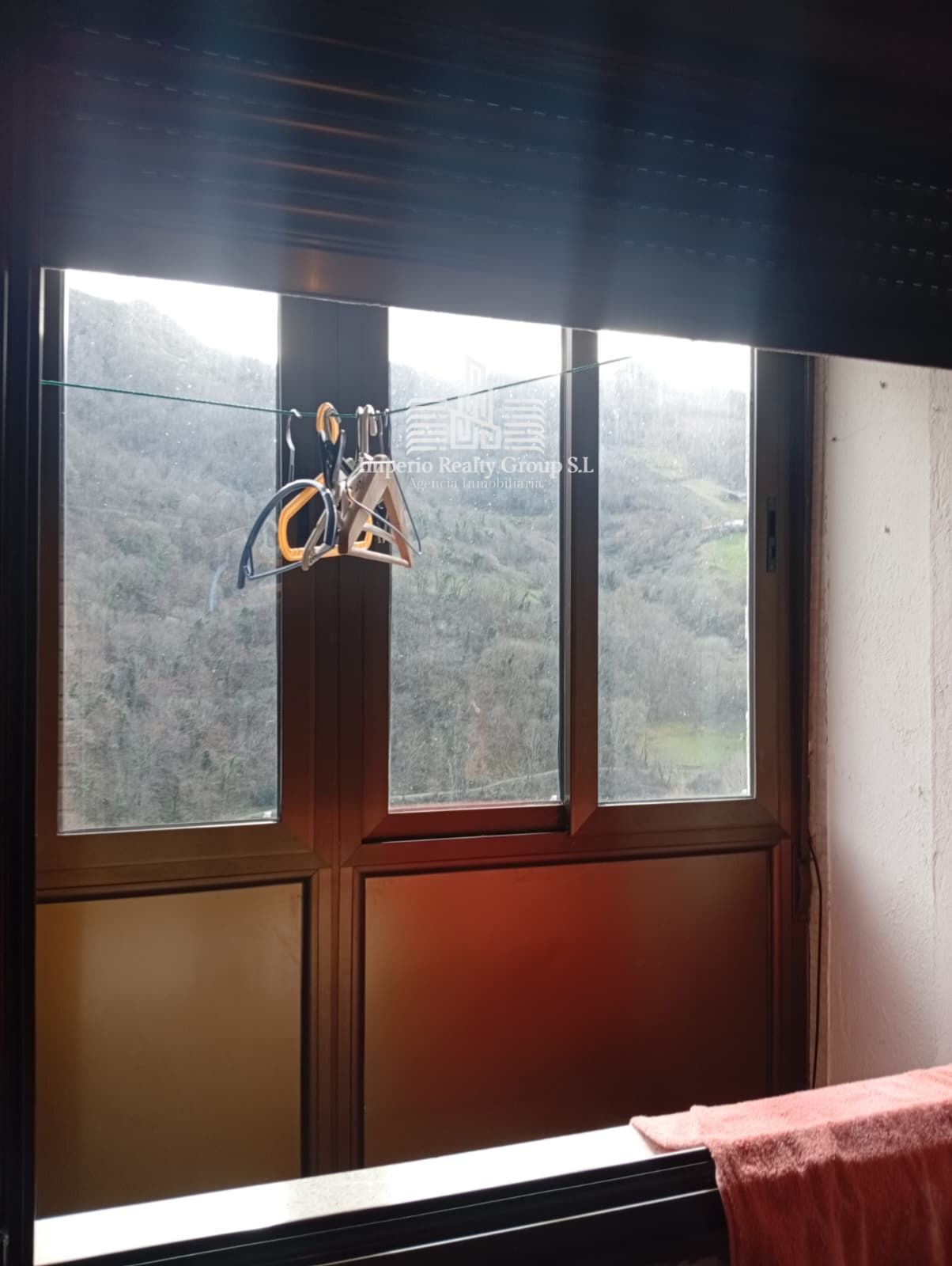🏡 Piso exterior de 3 dormitorios con terrazas y vistas a la montaña en Oyanco – 48.000 €