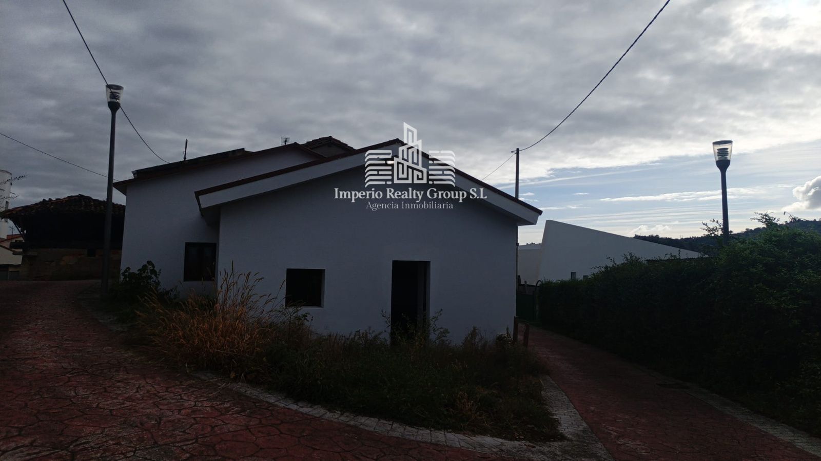 CASA A ESTRENAR CON TERRAZA EN CARBAYIN