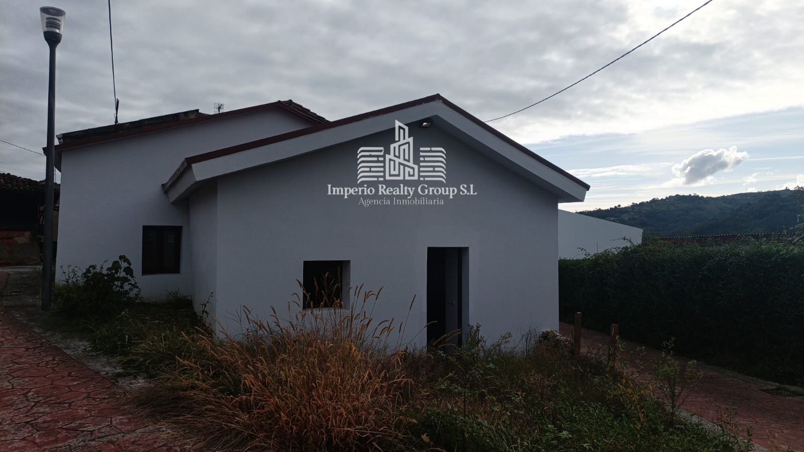 CASA A ESTRENAR CON TERRAZA EN CARBAYIN