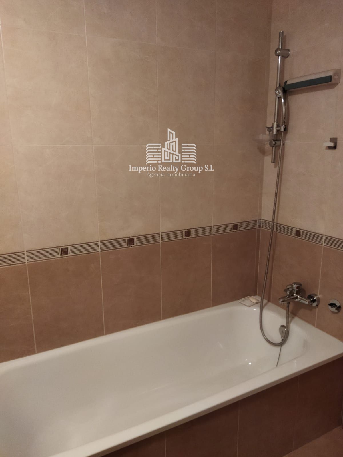 🏡 Exclusivo piso de 3 dormitorios con terraza, suelo radiante y vistas a la montaña en El Entrego