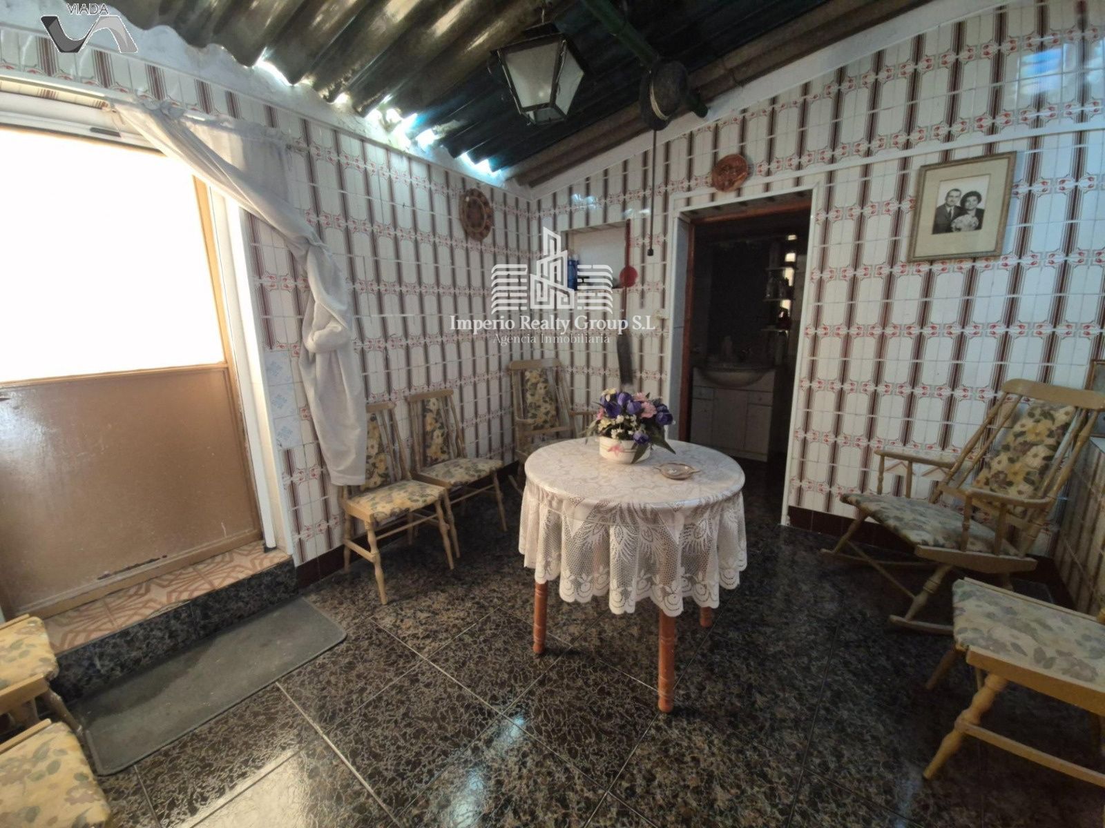 Amplia casa de 3 habitaciones con terraza y tejado renovado en Puertollano – ¡58.000 €!