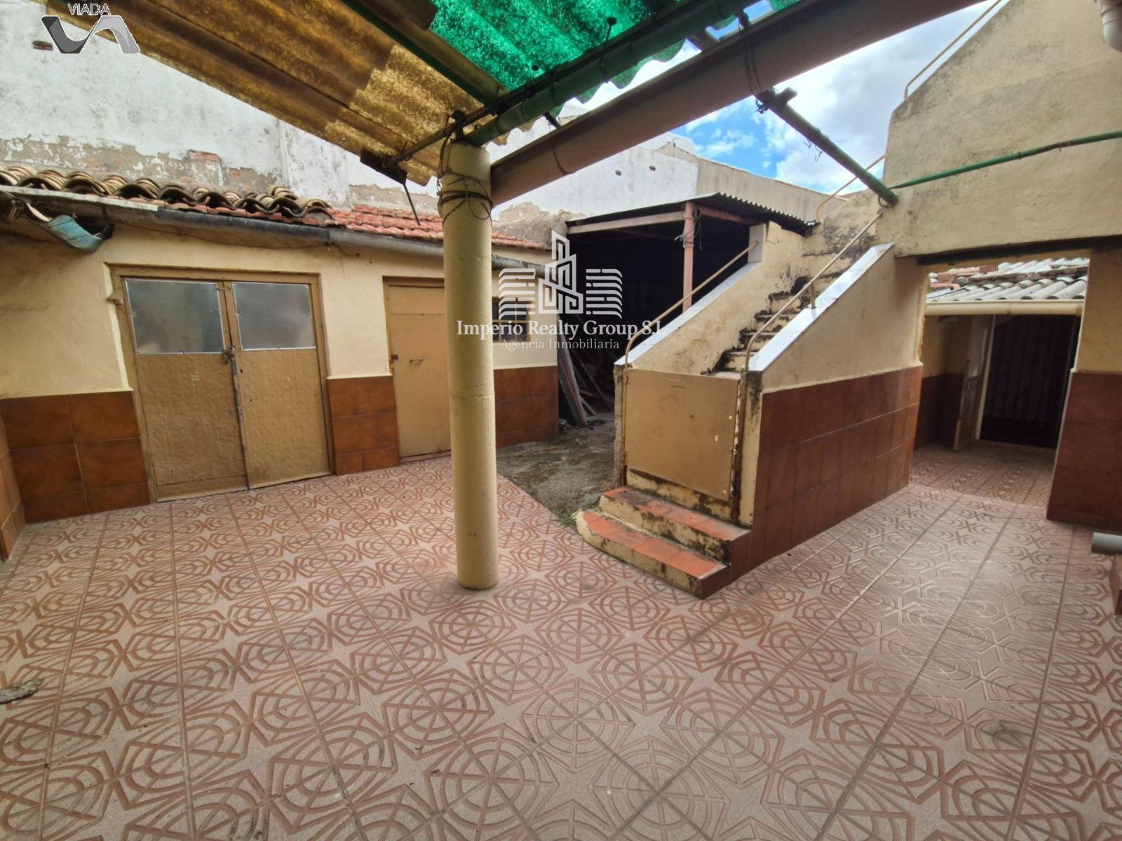 Amplia casa de 3 habitaciones con terraza y tejado renovado en Puertollano – ¡58.000 €!