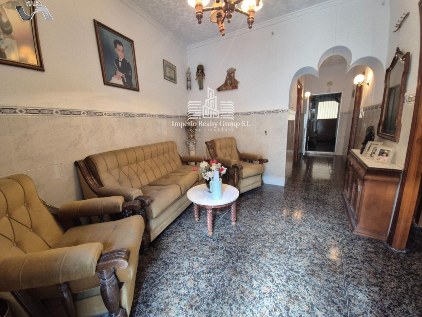 Amplia casa de 3 habitaciones con terraza y tejado renovado en Puertollano – ¡58.000 €!