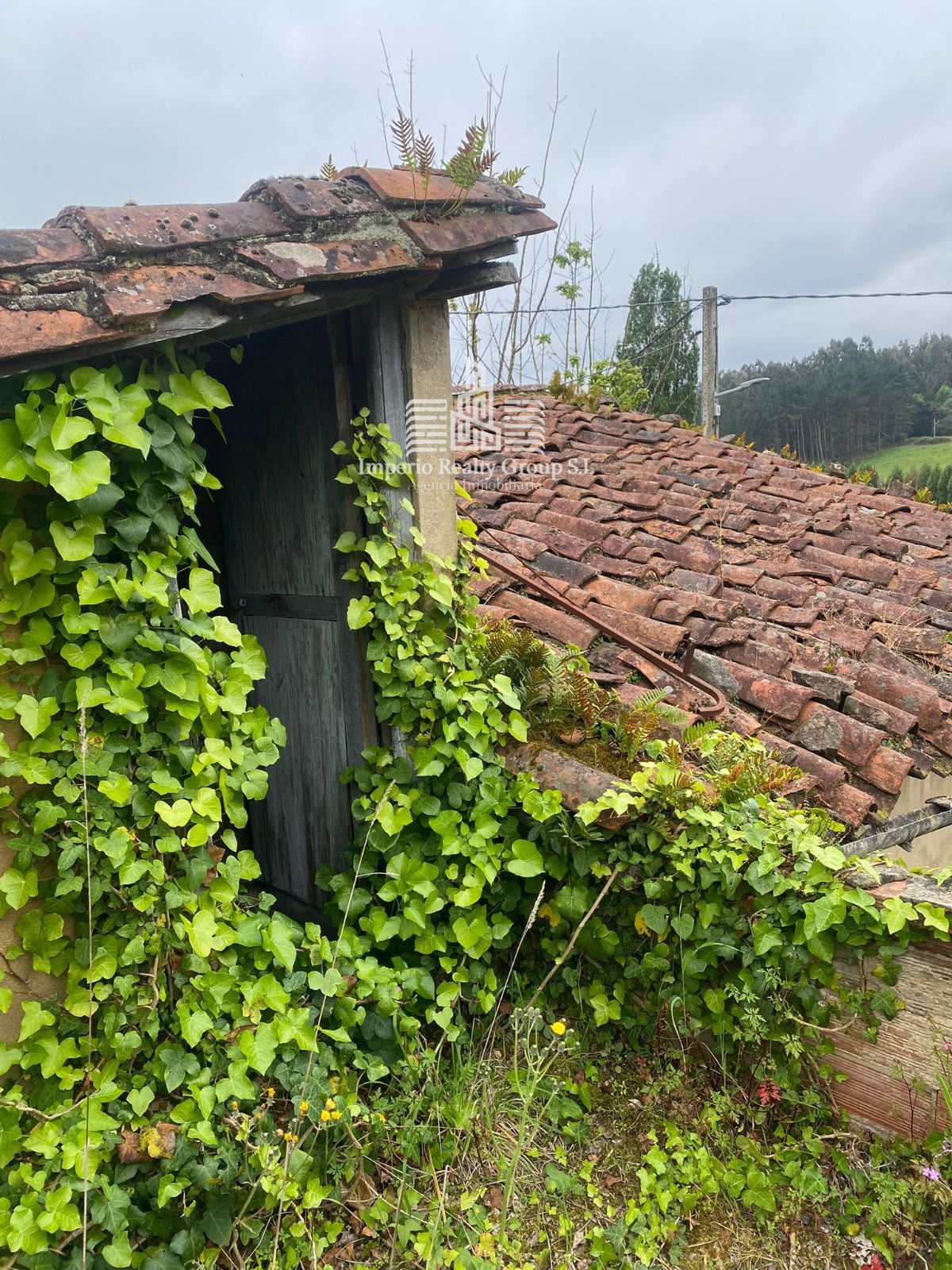 Casona asturiana con hórreo y 900 m² de parcela a 12 min de la playa – 84.000 €