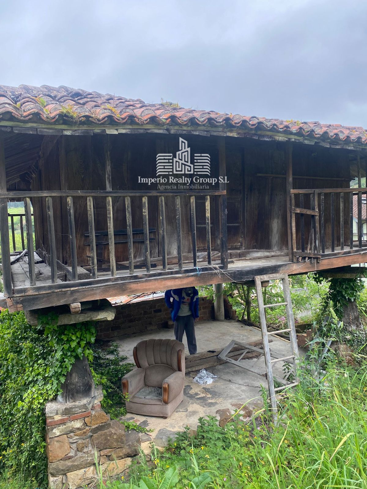Casona asturiana con hórreo y 900 m² de parcela a 12 min de la playa – 84.000 €
