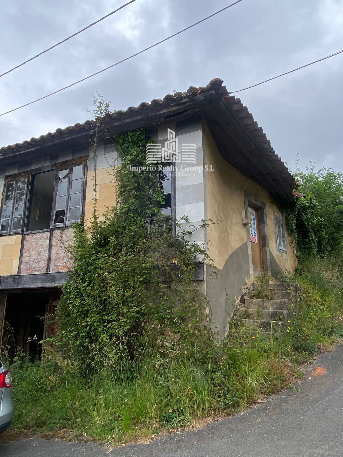 Casona asturiana con hórreo y 900 m² de parcela a 12 min de la playa – 84.000 €
