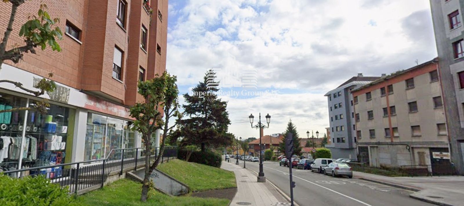 Piso luminoso de 3 habitaciones con garaje y trastero en La Corredoria