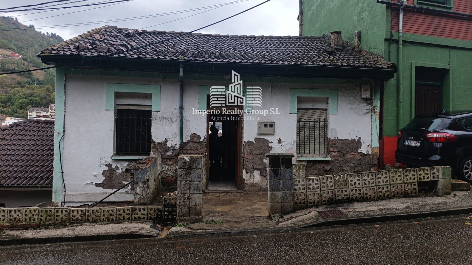 🏡 Casa para reformar con buhardilla y vistas al río, a 5 min del centro de Moreda