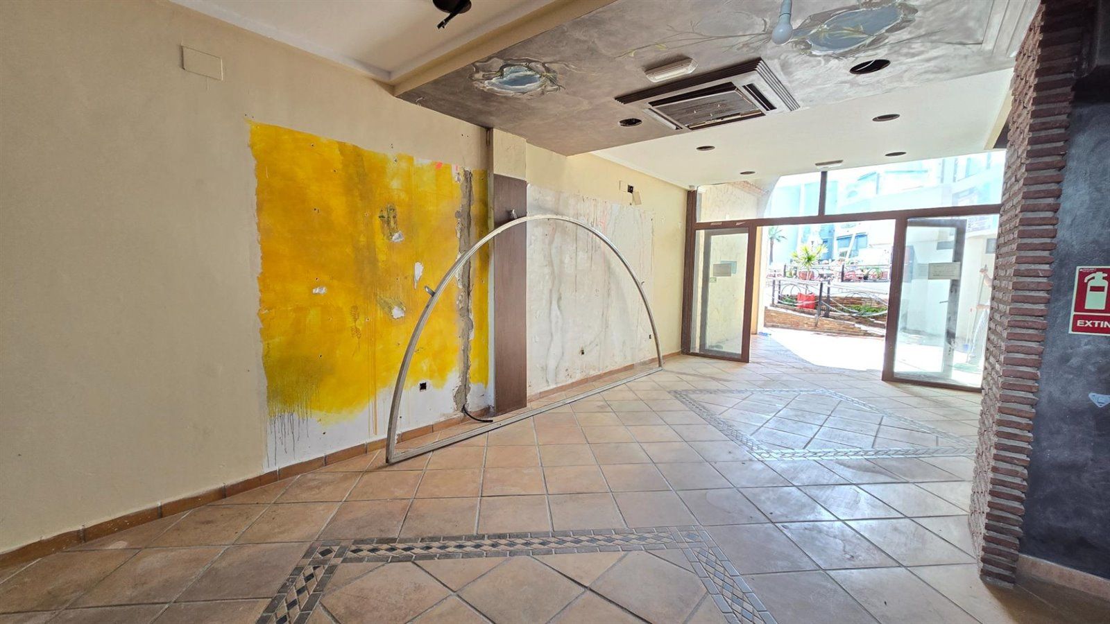 locales-comerciales en benalmadena · puerto-marina 430000€