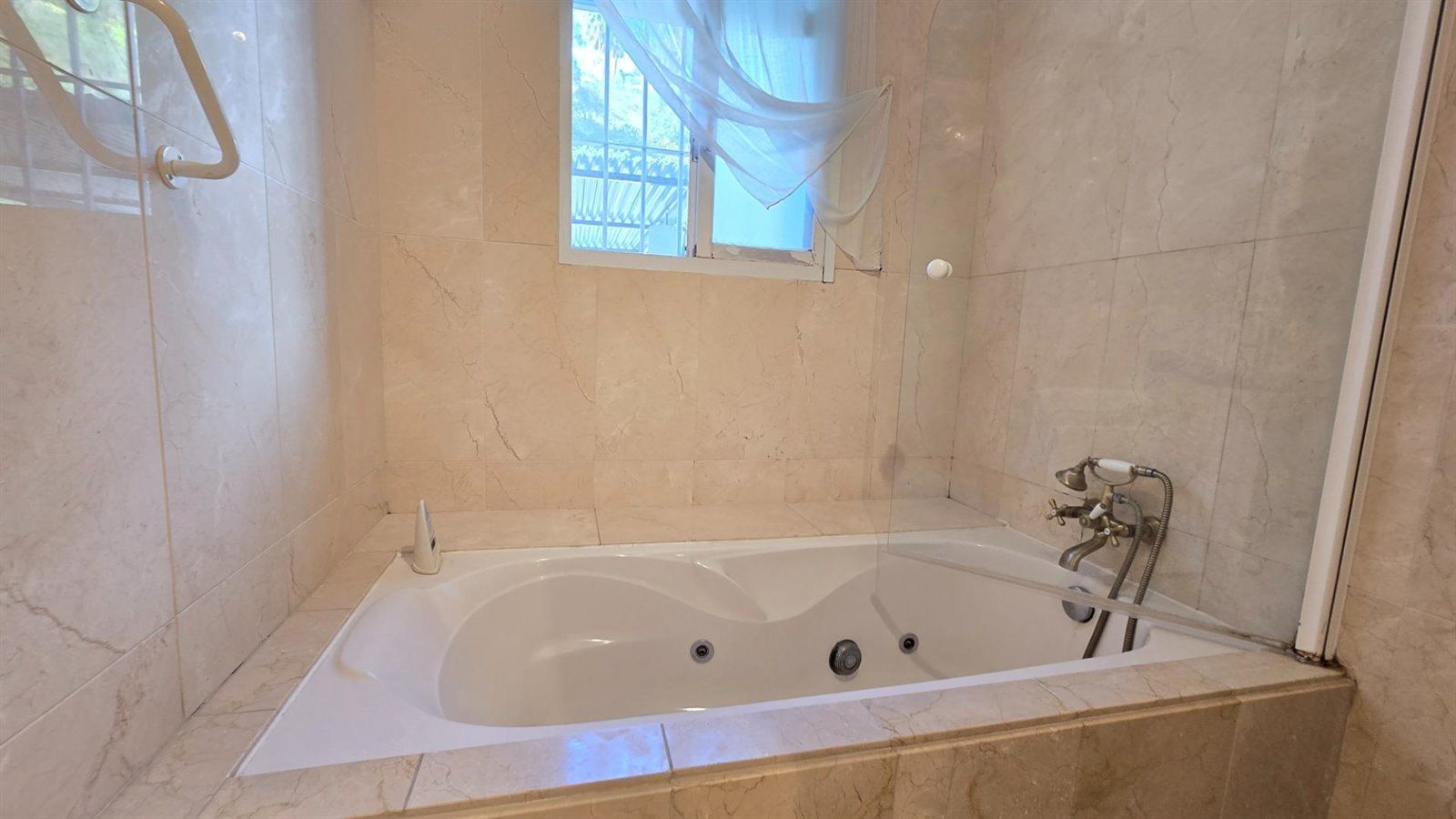 pisos en benahavis · la-quinta 610000€