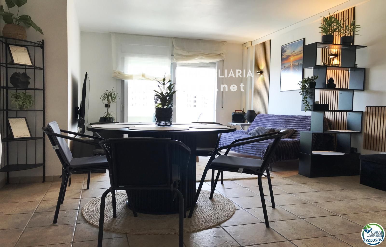 Apartamento de 3 habitaciones con piscina y aparcamiento privado en Santa Margarita Roses