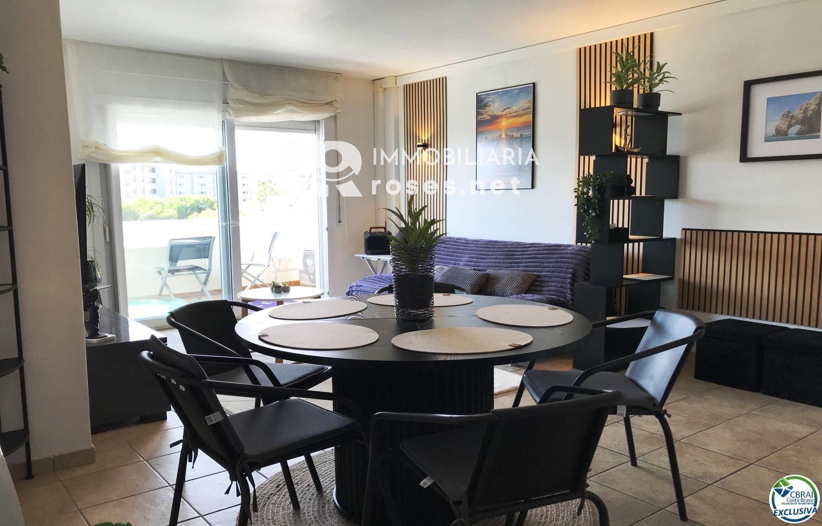 Apartamento de 3 habitaciones con piscina y aparcamiento privado en Santa Margarita Roses