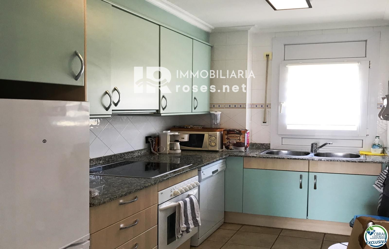 Apartamento de 3 habitaciones con piscina y aparcamiento privado en Santa Margarita Roses