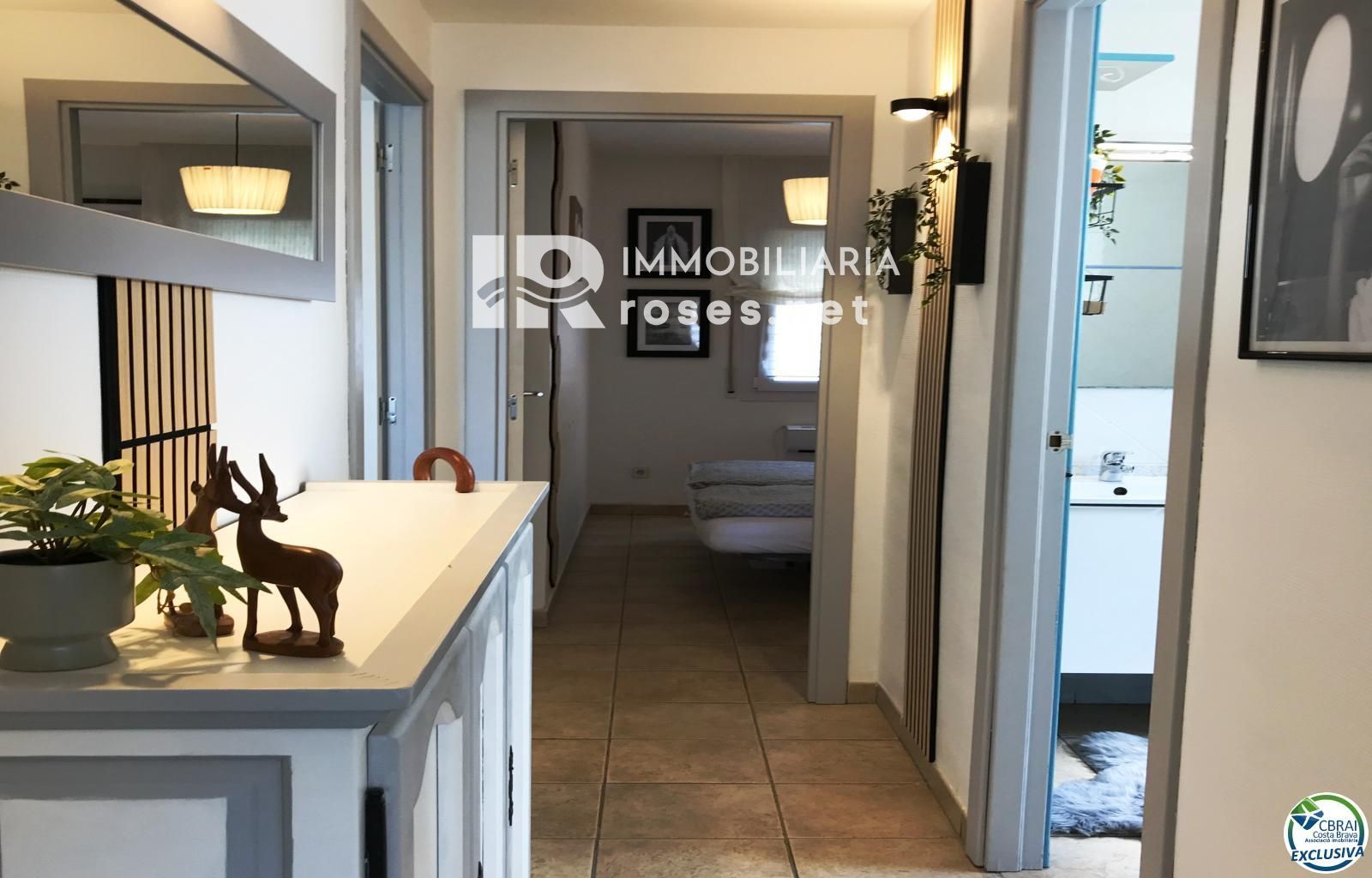 Apartamento de 3 habitaciones con piscina y aparcamiento privado en Santa Margarita Roses