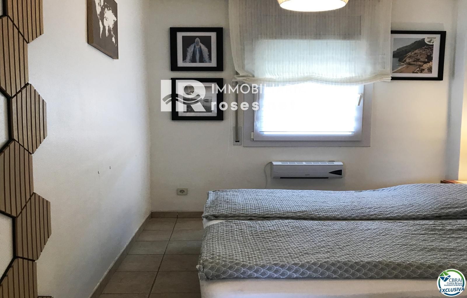 Apartamento de 3 habitaciones con piscina y aparcamiento privado en Santa Margarita Roses