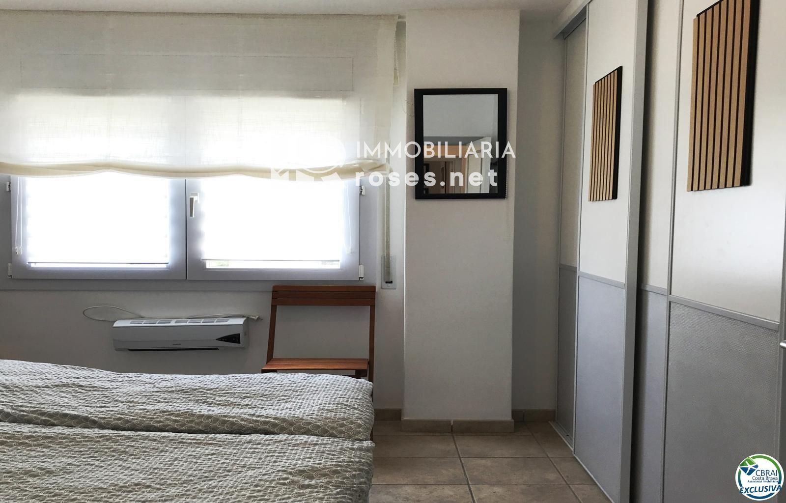Apartamento de 3 habitaciones con piscina y aparcamiento privado en Santa Margarita Roses