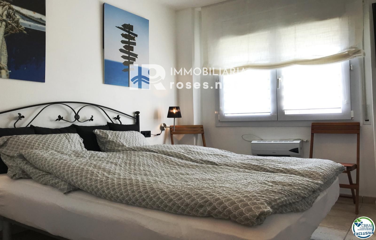 Apartamento de 3 habitaciones con piscina y aparcamiento privado en Santa Margarita Roses