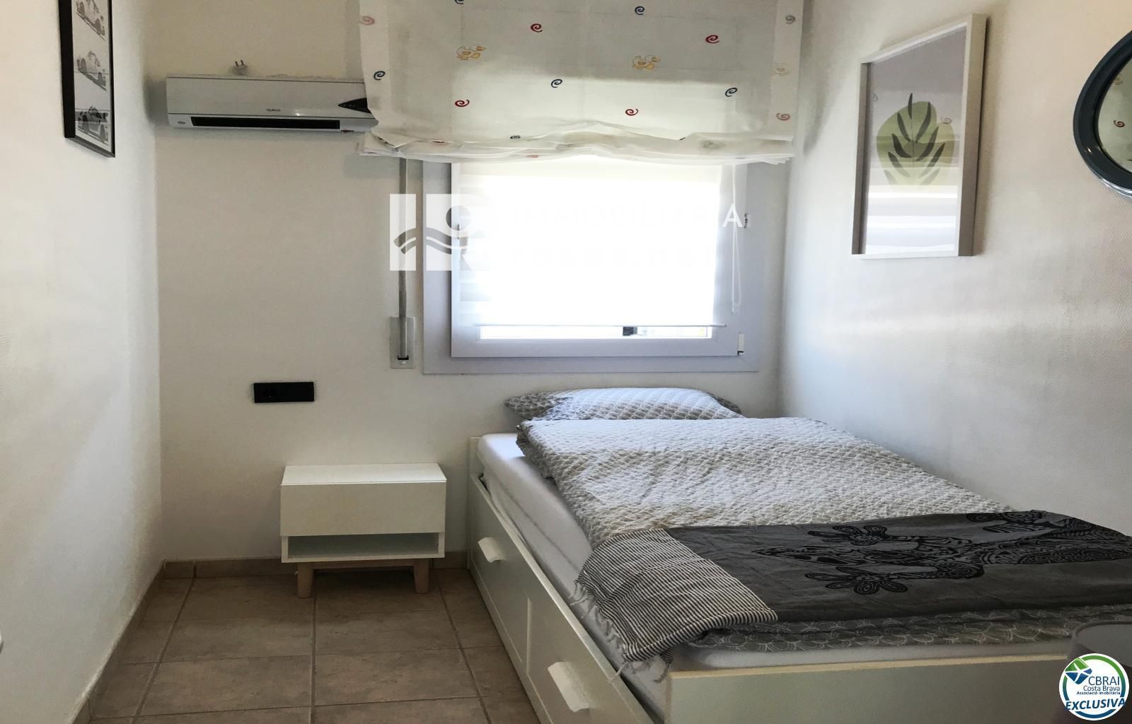 Apartamento de 3 habitaciones con piscina y aparcamiento privado en Santa Margarita Roses