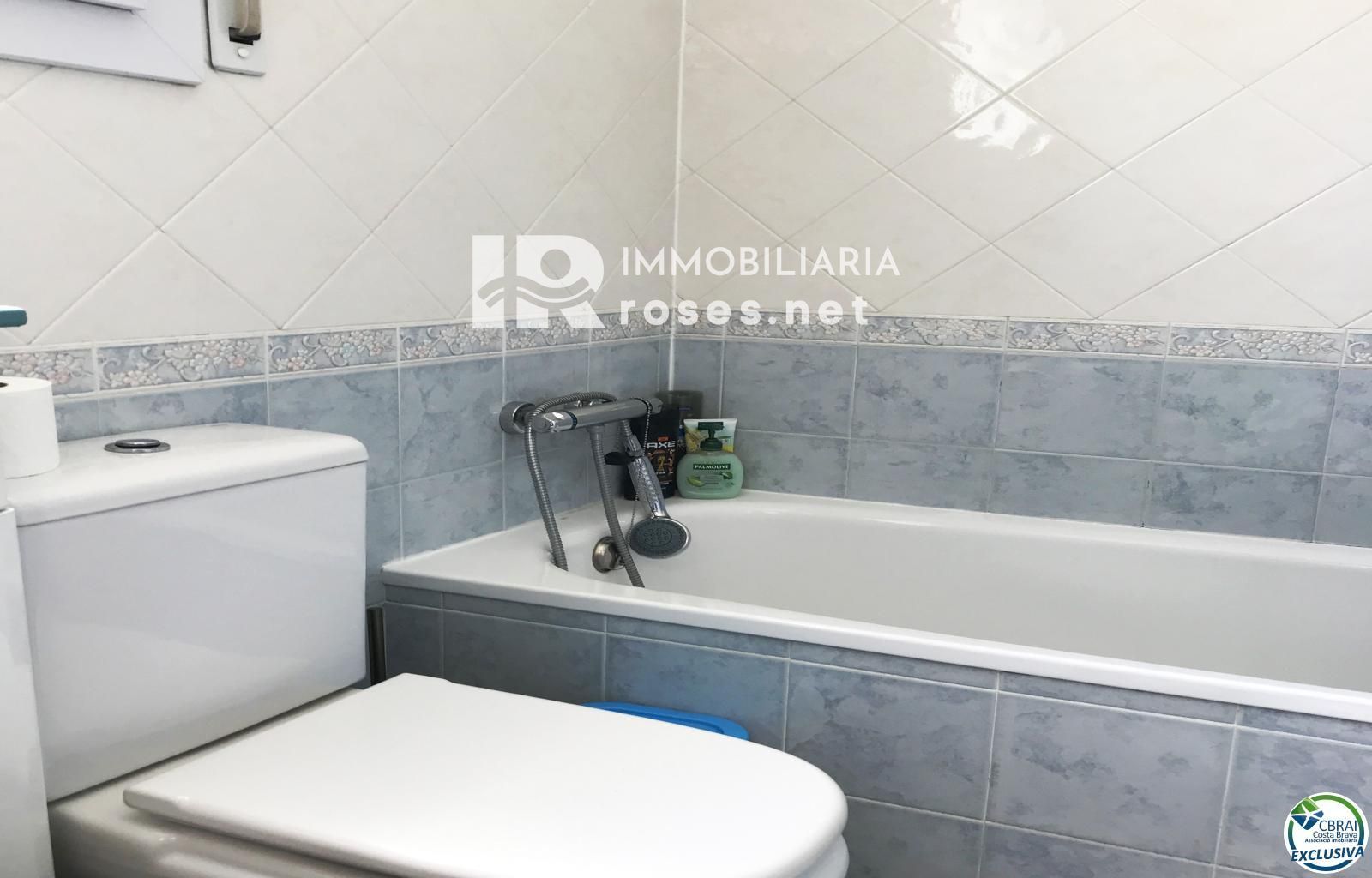 Apartamento de 3 habitaciones con piscina y aparcamiento privado en Santa Margarita Roses