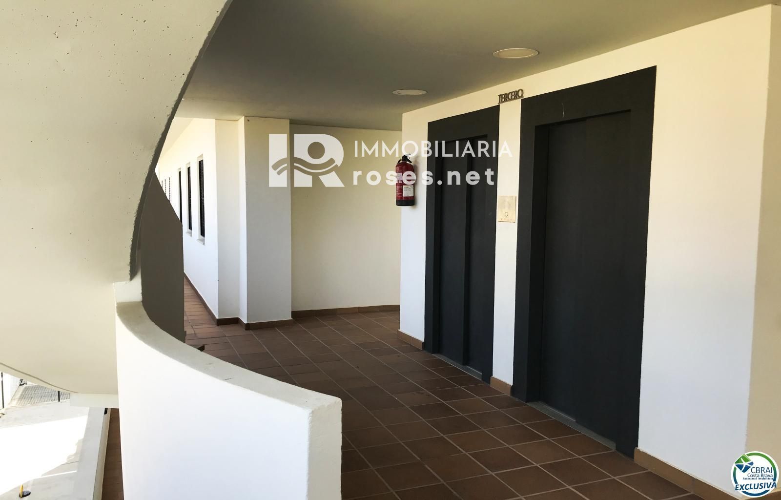 Apartamento de 3 habitaciones con piscina y aparcamiento privado en Santa Margarita Roses