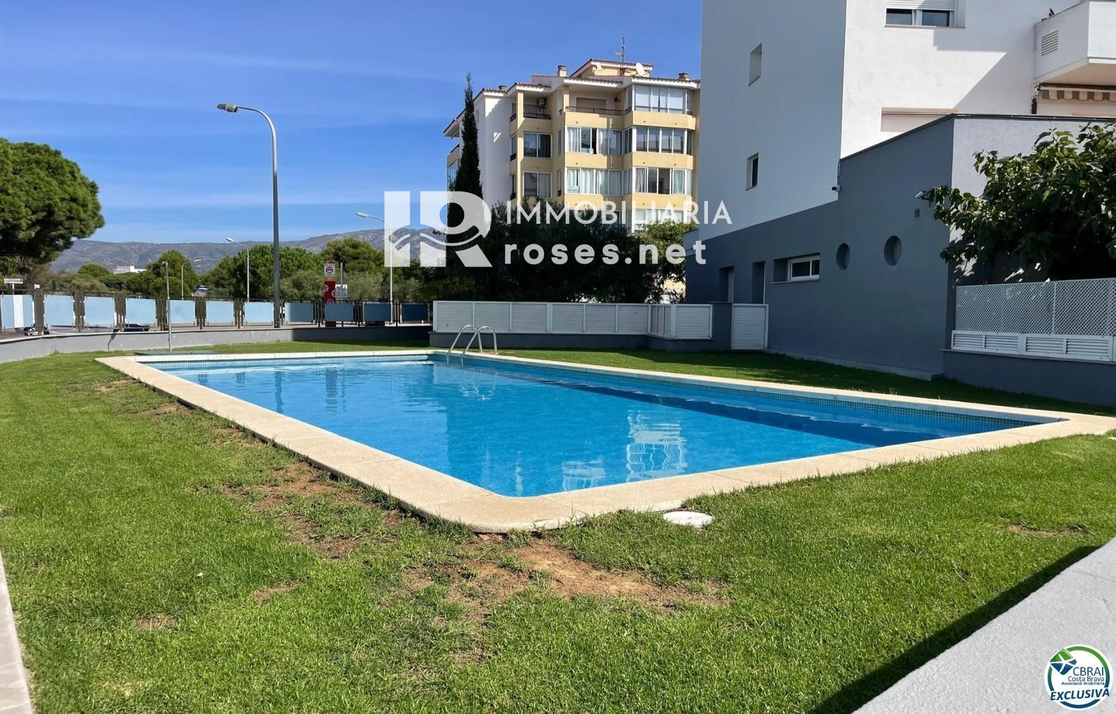 Apartamento de 3 habitaciones con piscina y aparcamiento privado en Santa Margarita Roses