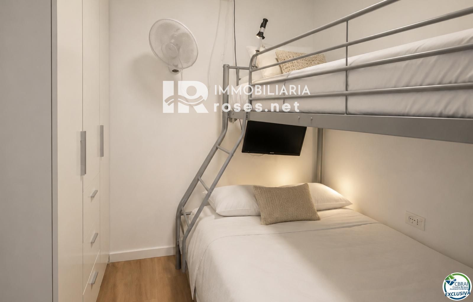Apartamento totalmente reformado a 100 metros de la playa con Licencia Turistica