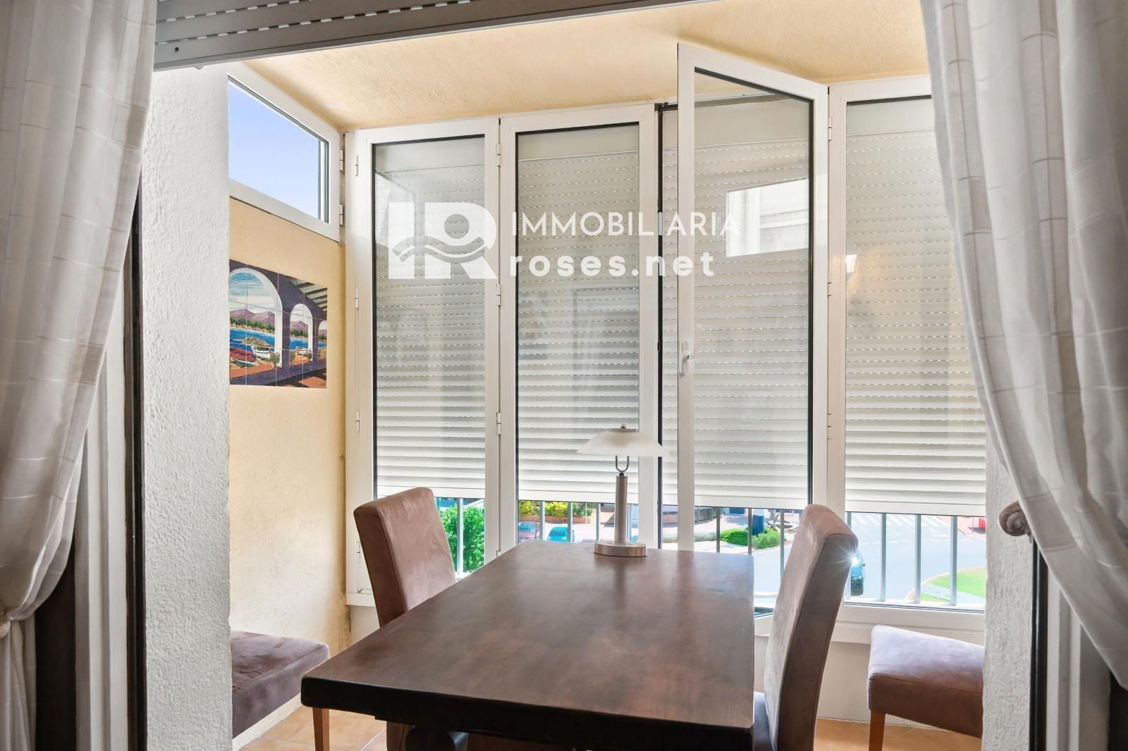 POBLAT TÍPIC Acogedor apartamento en pleno centro de Empuriabrava y a 400m de la playa
