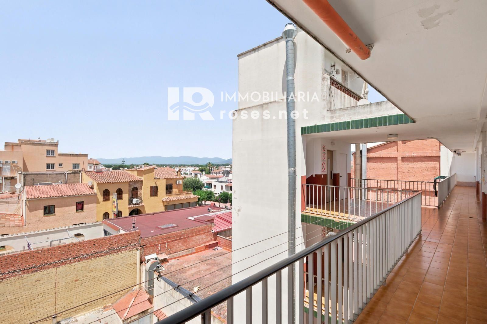 POBLAT TÍPIC Acogedor apartamento en pleno centro de Empuriabrava y a 400m de la playa