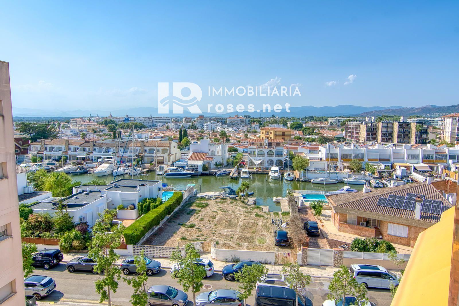 Luminoso ático con terraza, piscinas, parking y trastero en Santa Margarida