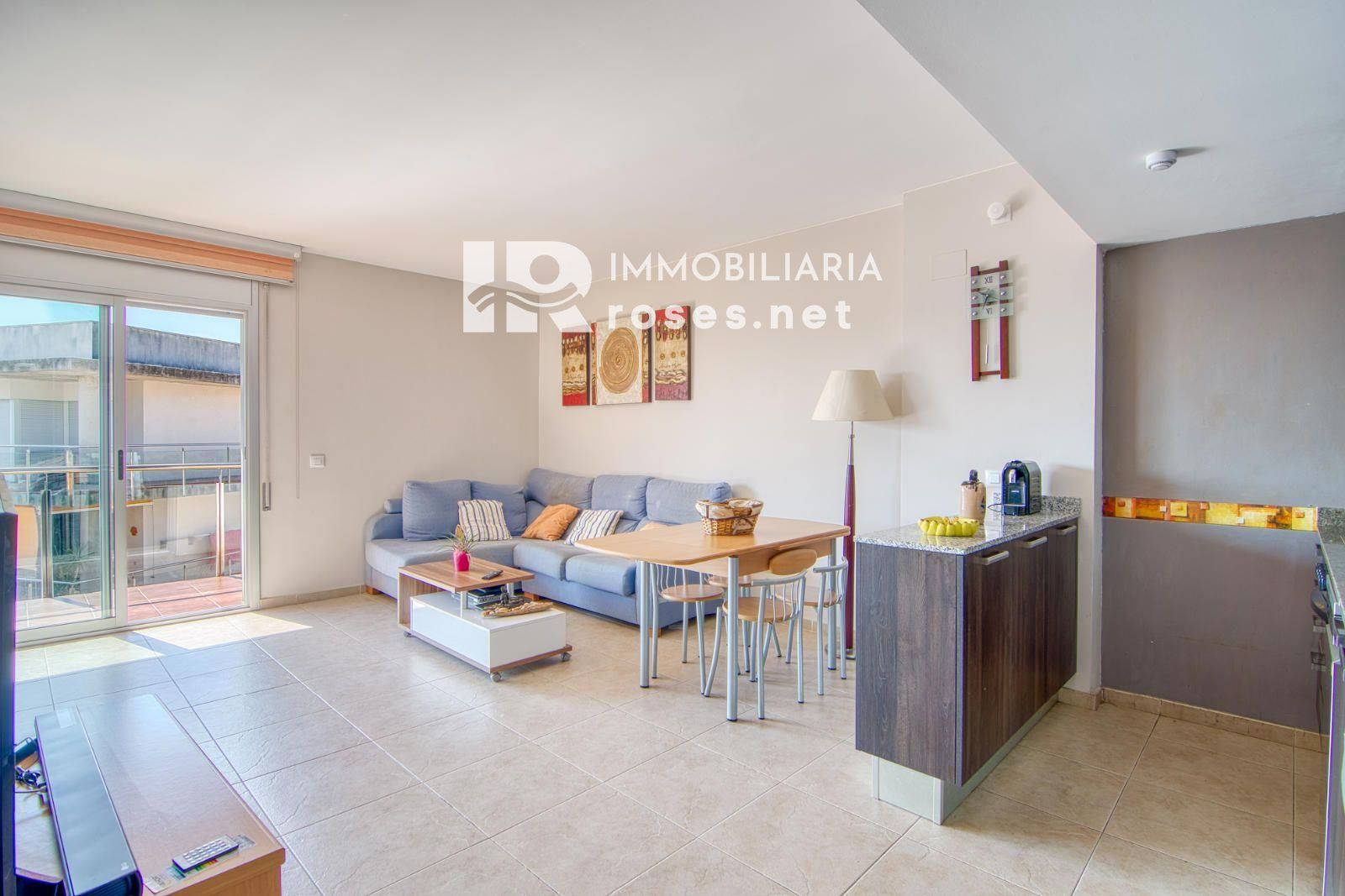 Luminoso ático con terraza, piscinas, parking y trastero en Santa Margarida