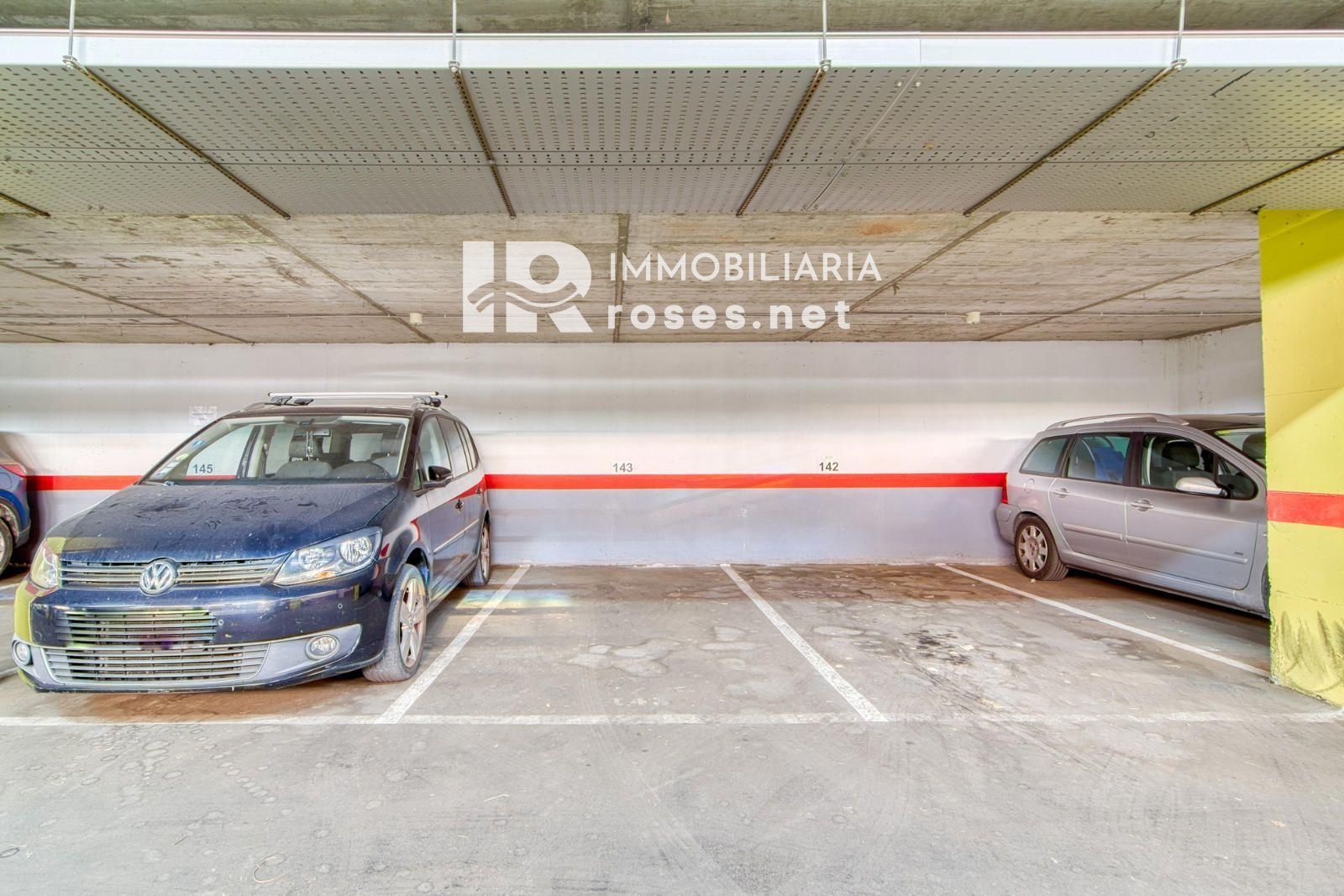 Luminoso ático con terraza, piscinas, parking y trastero en Santa Margarida