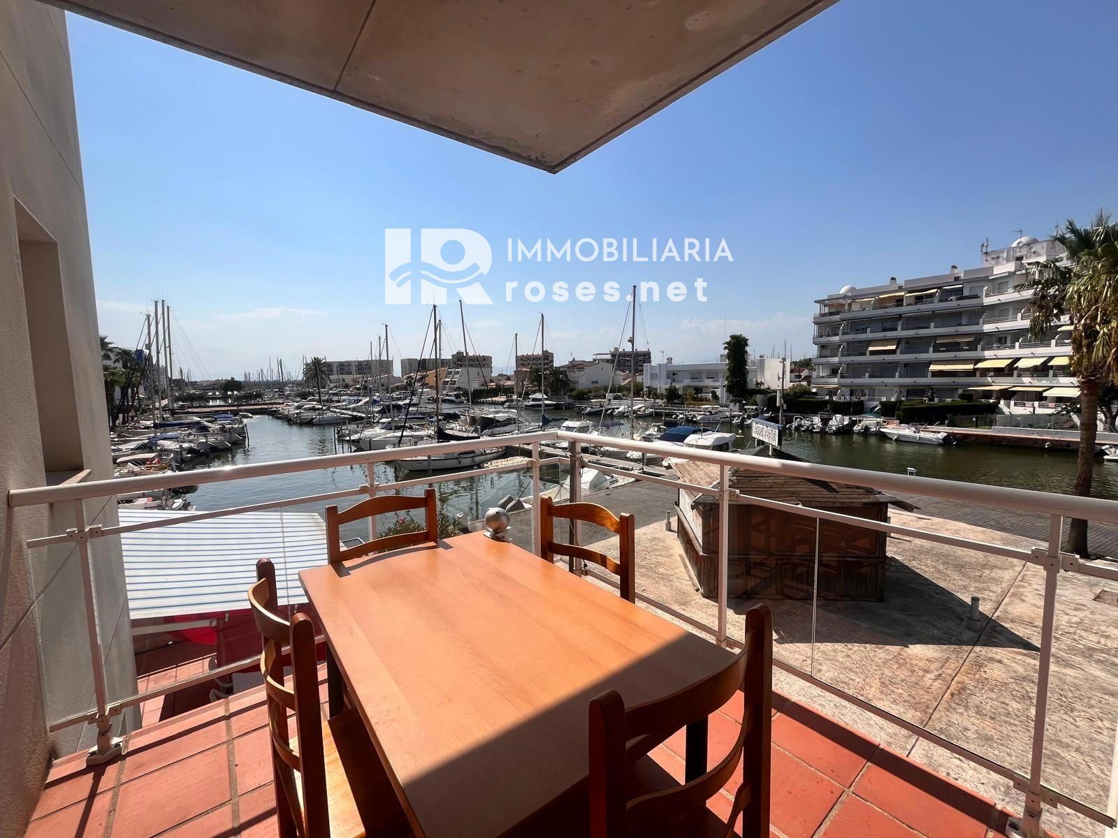 PORT CANIGÓ II Elegante apartamento de 1 dormitorio con terraza y vistas al canal