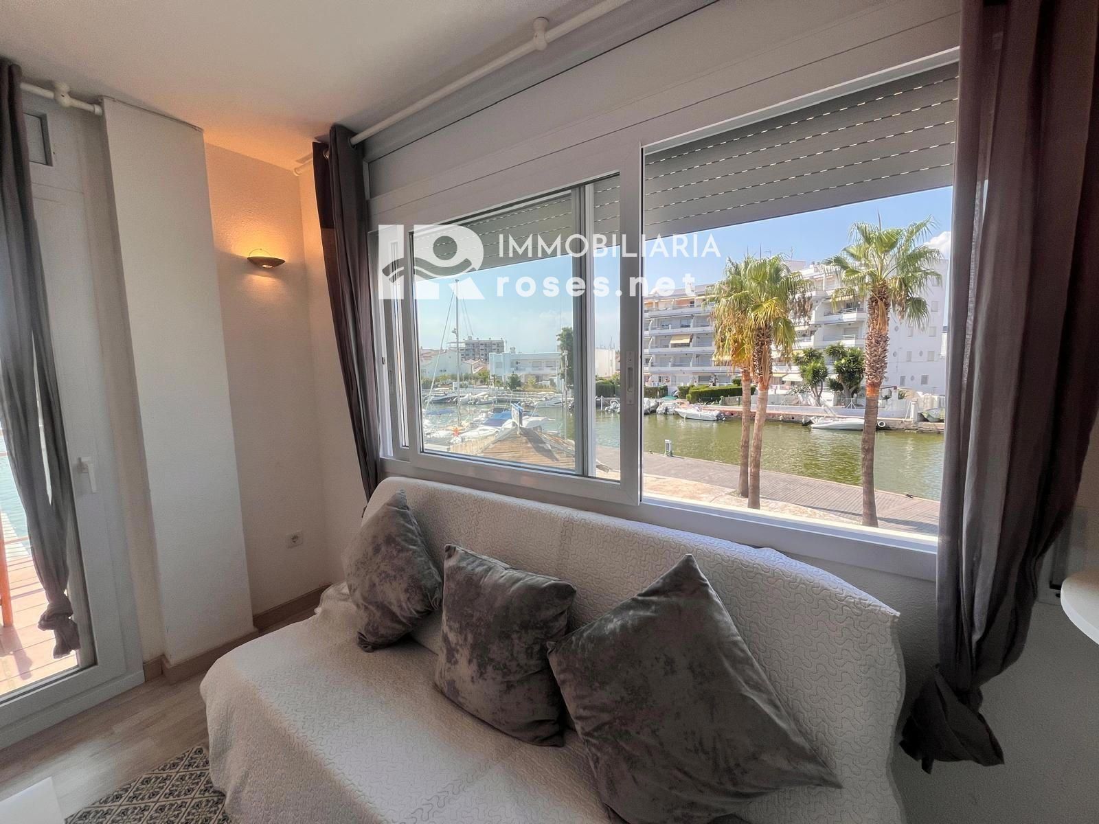 PORT CANIGÓ II Elegante apartamento de 1 dormitorio con terraza y vistas al canal