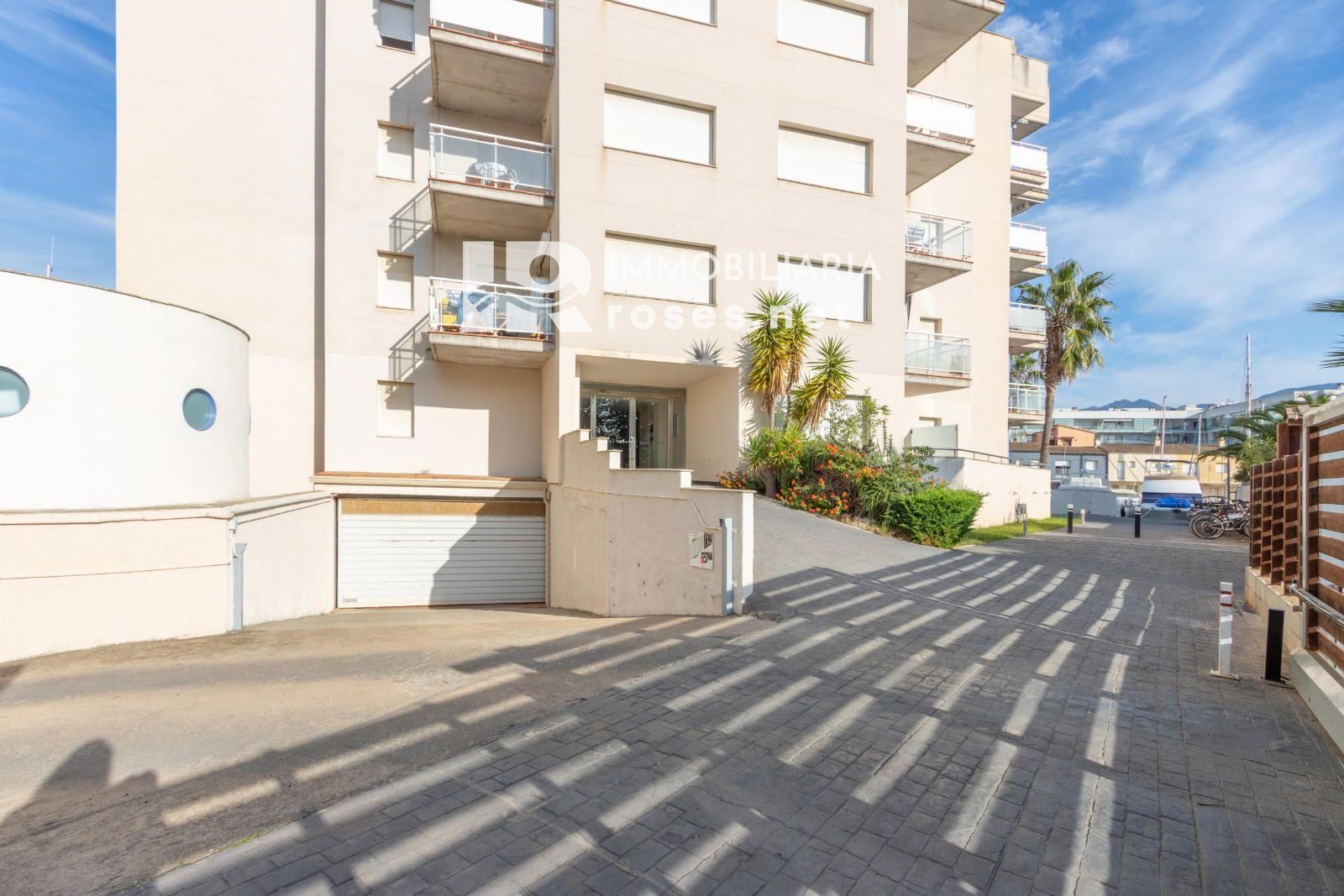 PORT CANIGÓ II Elegante apartamento de 1 dormitorio con terraza y vistas al canal