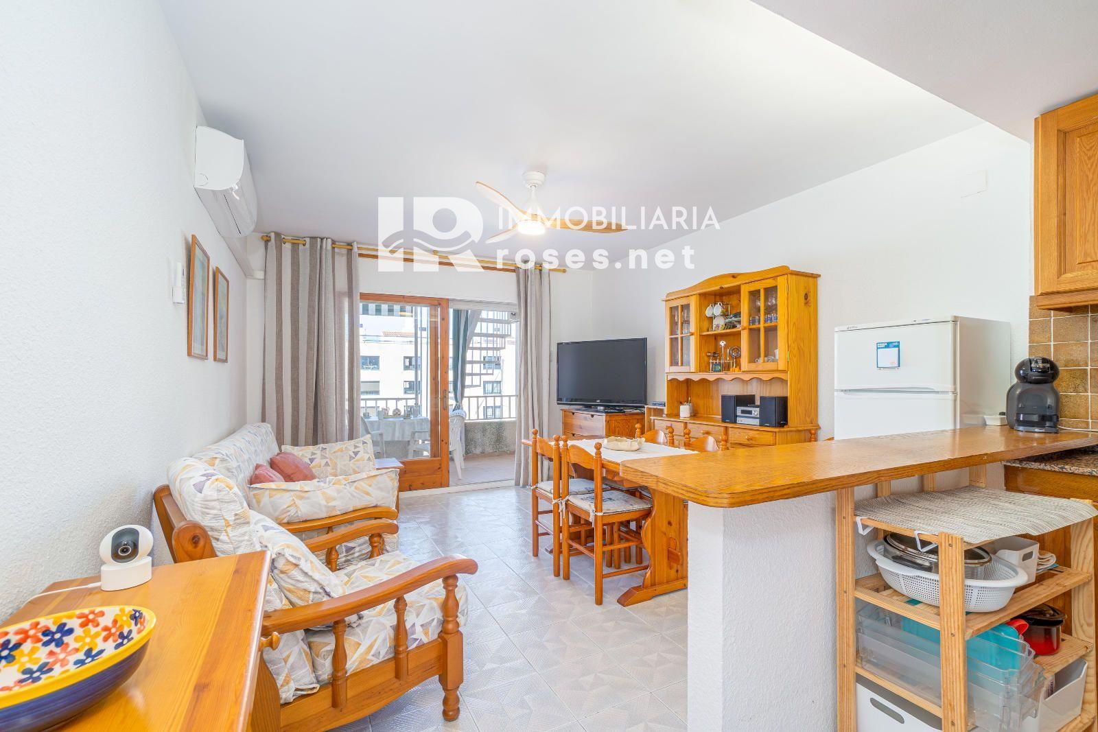 PORT MOXÓ Encantador apartamento de 2 dormitorios con vistas al canal, solárium y parking privado exterior
