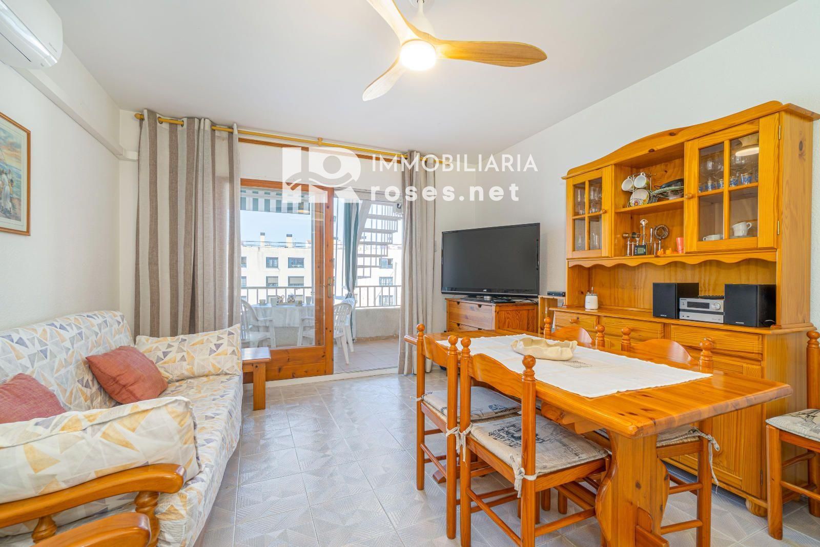 PORT MOXÓ Encantador apartamento de 2 dormitorios con vistas al canal, solárium y parking privado exterior