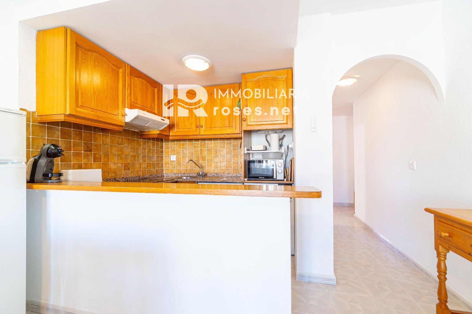 PORT MOXÓ Encantador apartamento de 2 dormitorios con vistas al canal, solárium y parking privado exterior