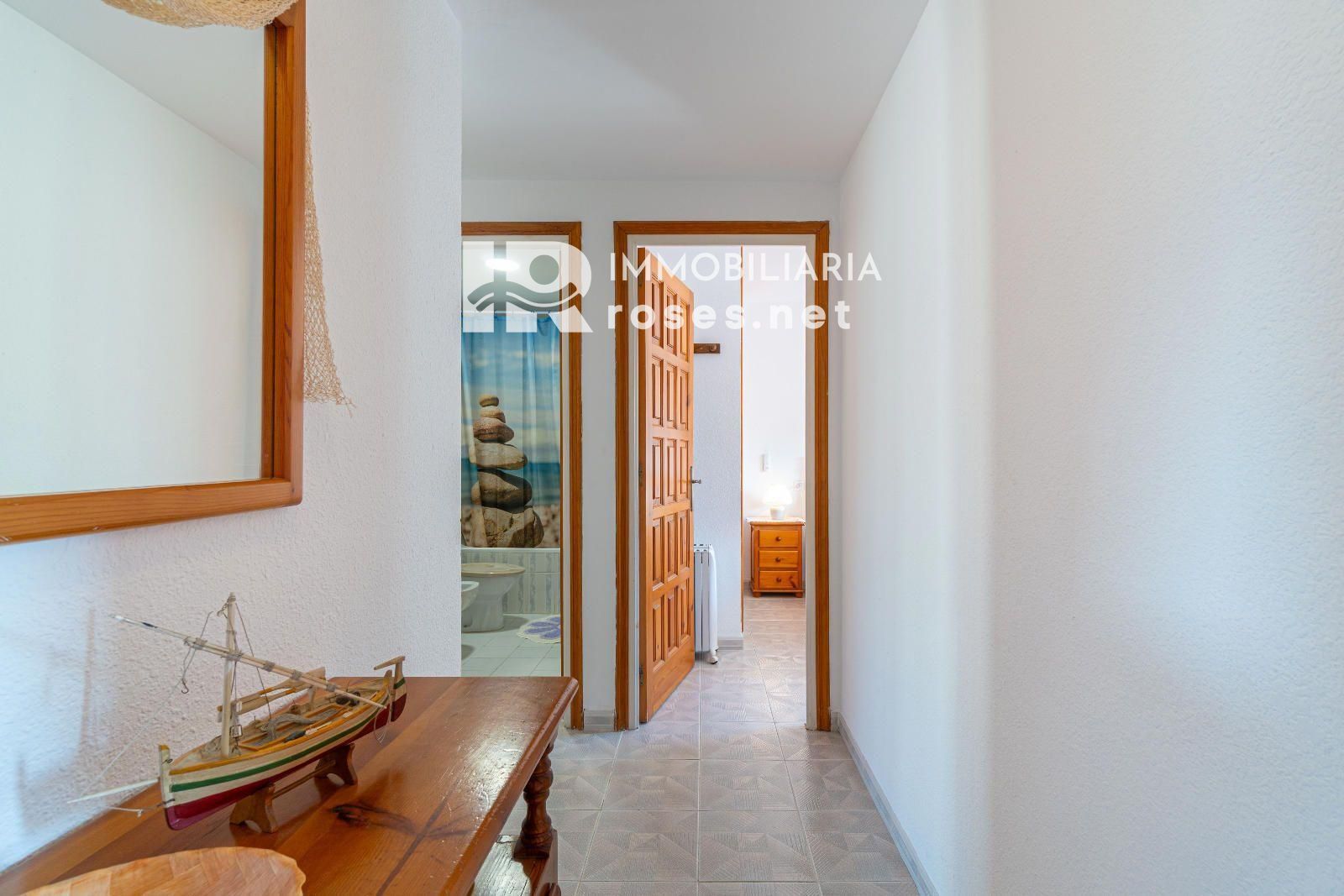 PORT MOXÓ Encantador apartamento de 2 dormitorios con vistas al canal, solárium y parking privado exterior