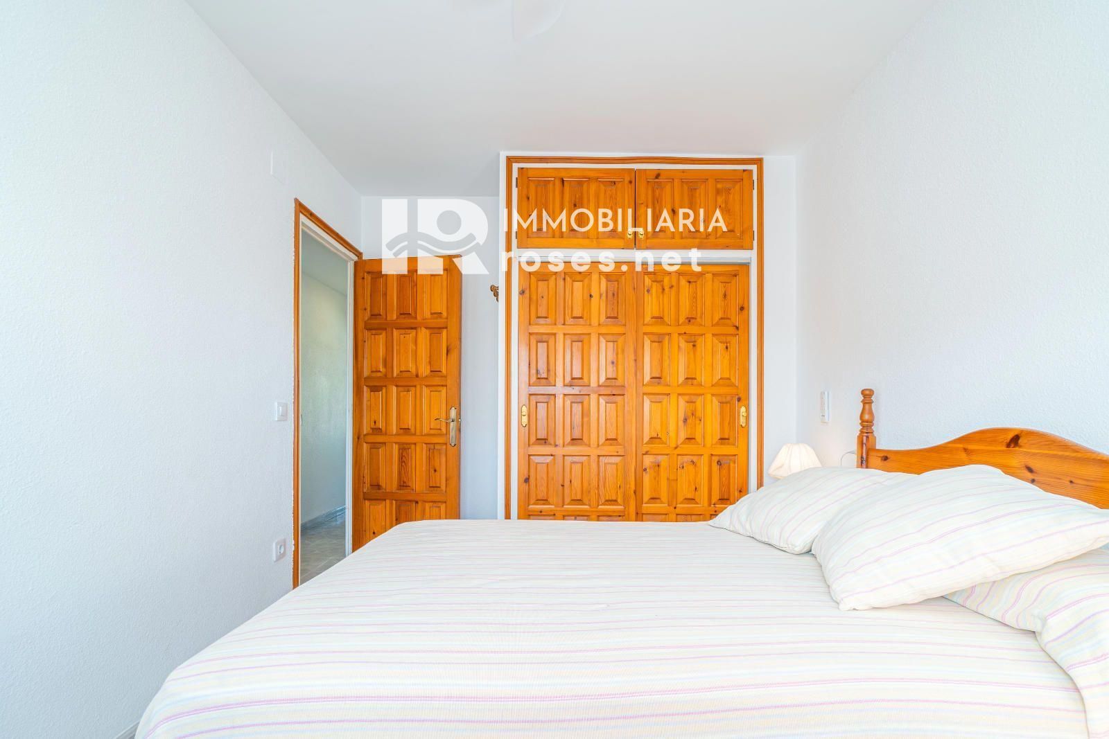 PORT MOXÓ Encantador apartamento de 2 dormitorios con vistas al canal, solárium y parking privado exterior