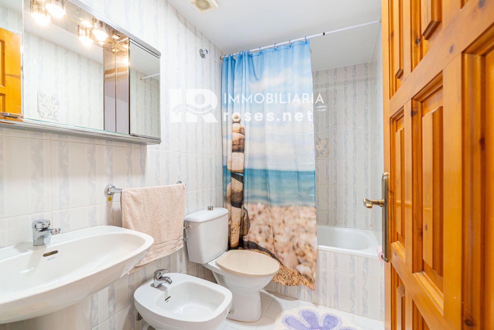 PORT MOXÓ Encantador apartamento de 2 dormitorios con vistas al canal, solárium y parking privado exterior