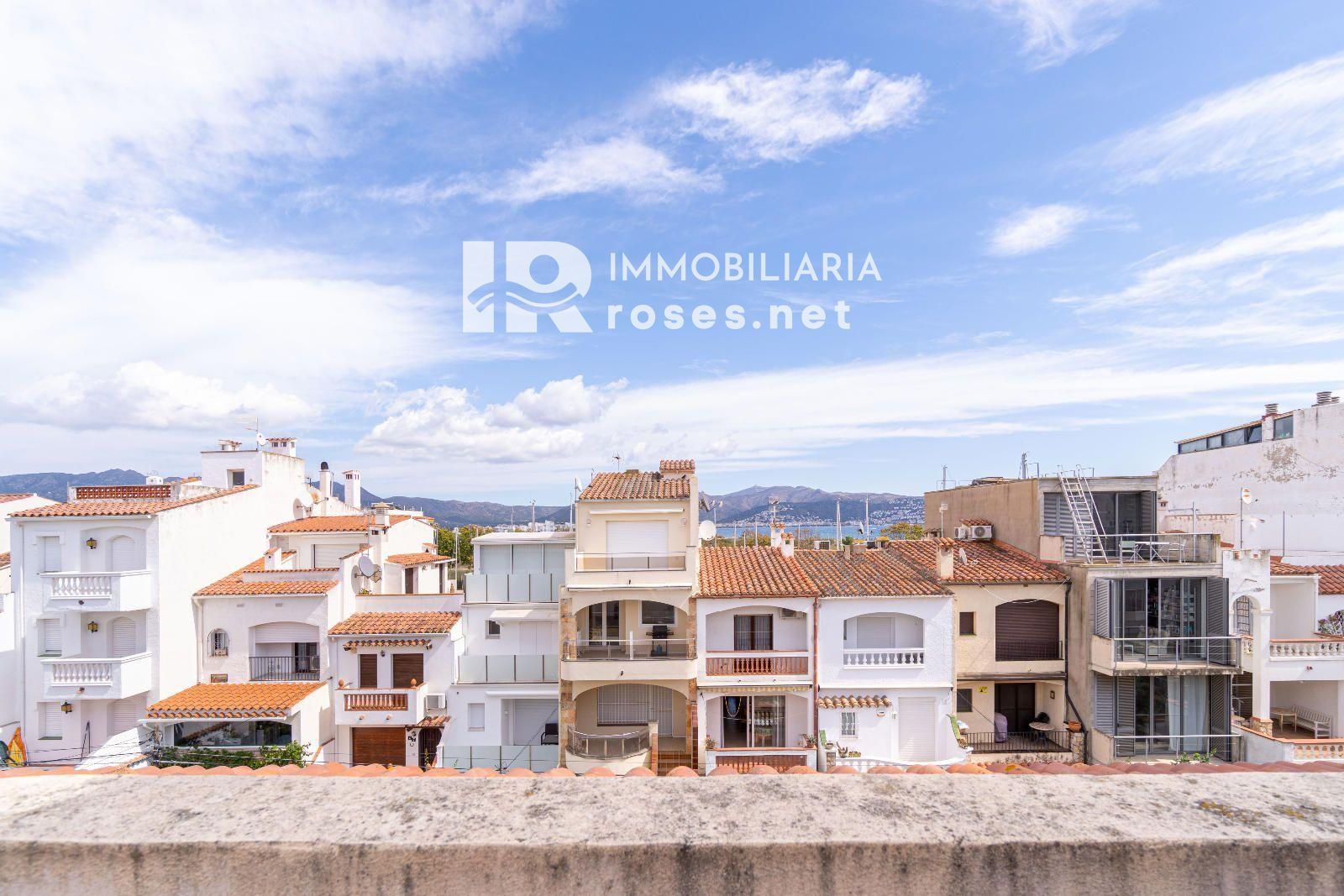PORT MOXÓ Encantador apartamento de 2 dormitorios con vistas al canal, solárium y parking privado exterior