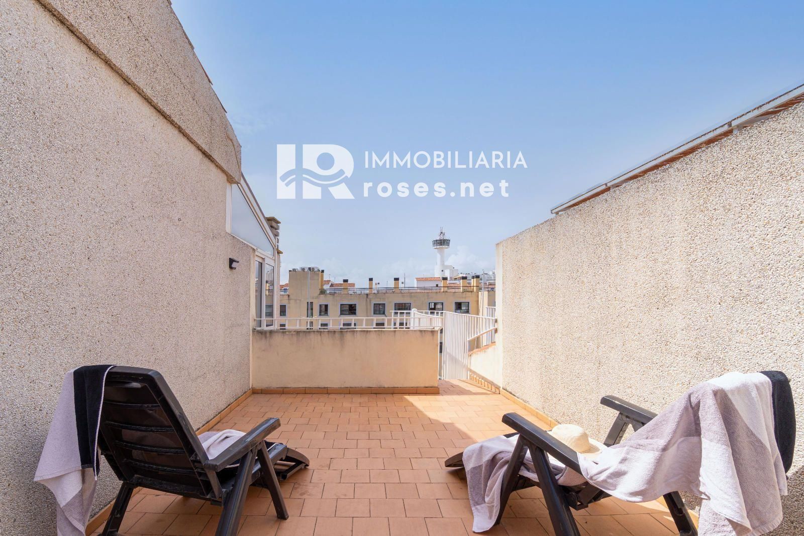 PORT MOXÓ Encantador apartamento de 2 dormitorios con vistas al canal, solárium y parking privado exterior