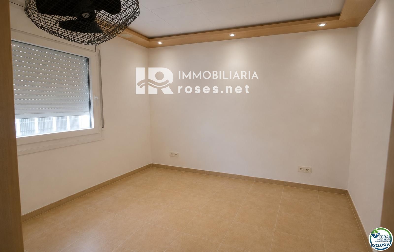 Villa con carácter, parcela de 500 m² y amarre privado en Empuriabrava