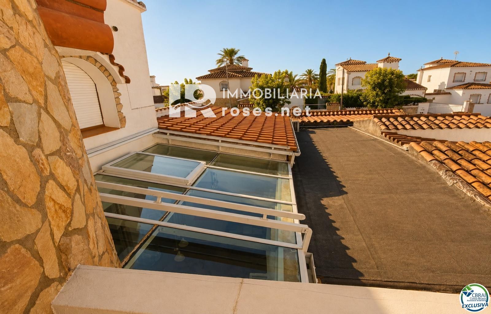 Villa con carácter, parcela de 500 m² y amarre privado en Empuriabrava