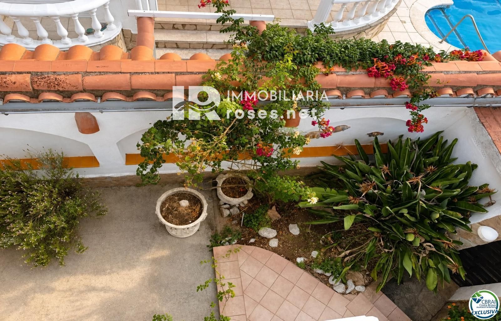 Villa con carácter, parcela de 500 m² y amarre privado en Empuriabrava
