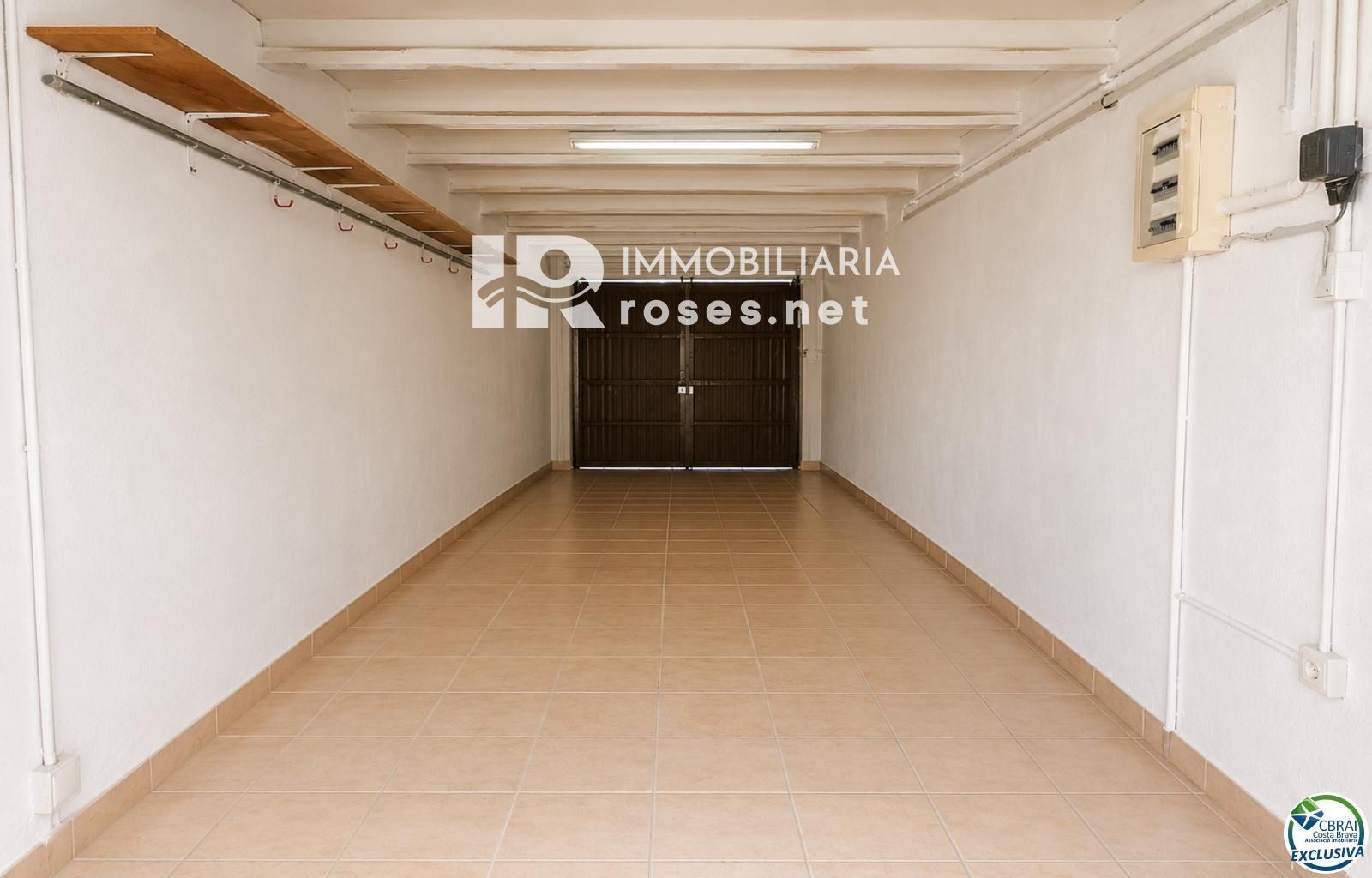 Villa con carácter, parcela de 500 m² y amarre privado en Empuriabrava