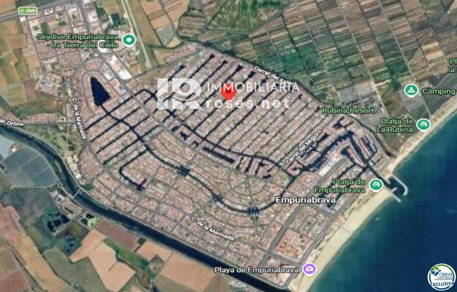 Villa con carácter, parcela de 500 m² y amarre privado en Empuriabrava